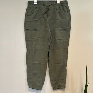 Banana Republic Olive jogger size Medium petite